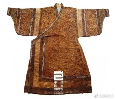 中国民族博物馆收藏了两件元代织金锦服饰.