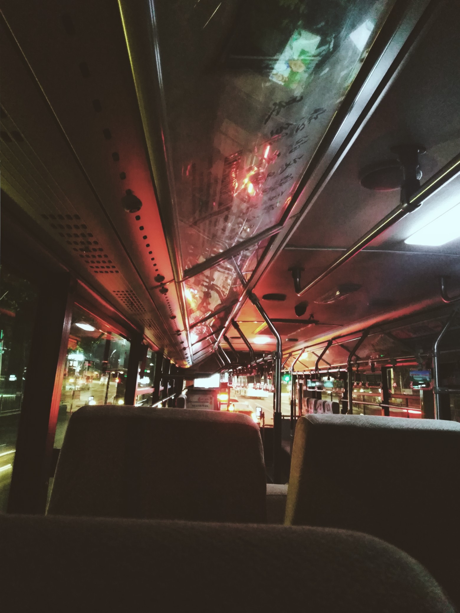 夜晚的公交车