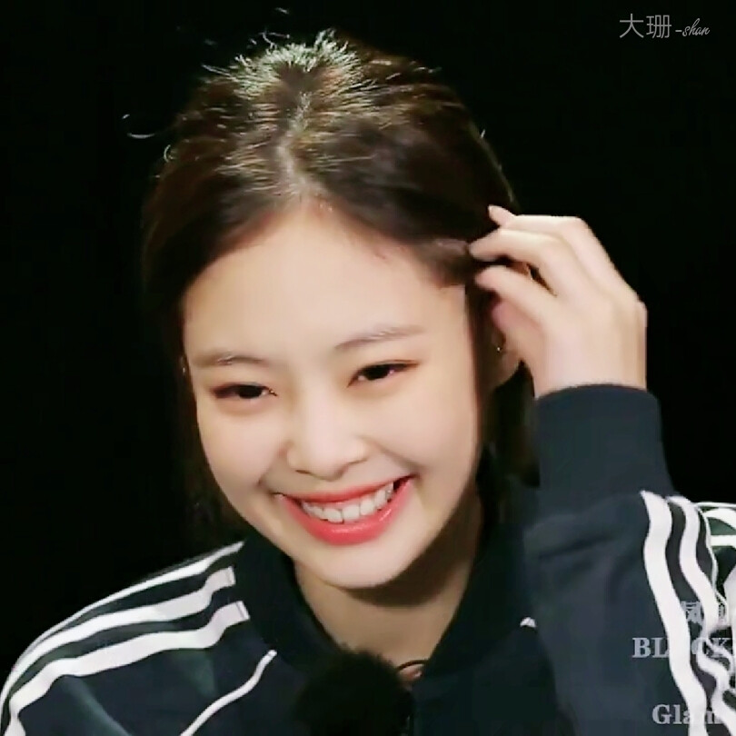 jennie 用智妮的微笑开启新一天