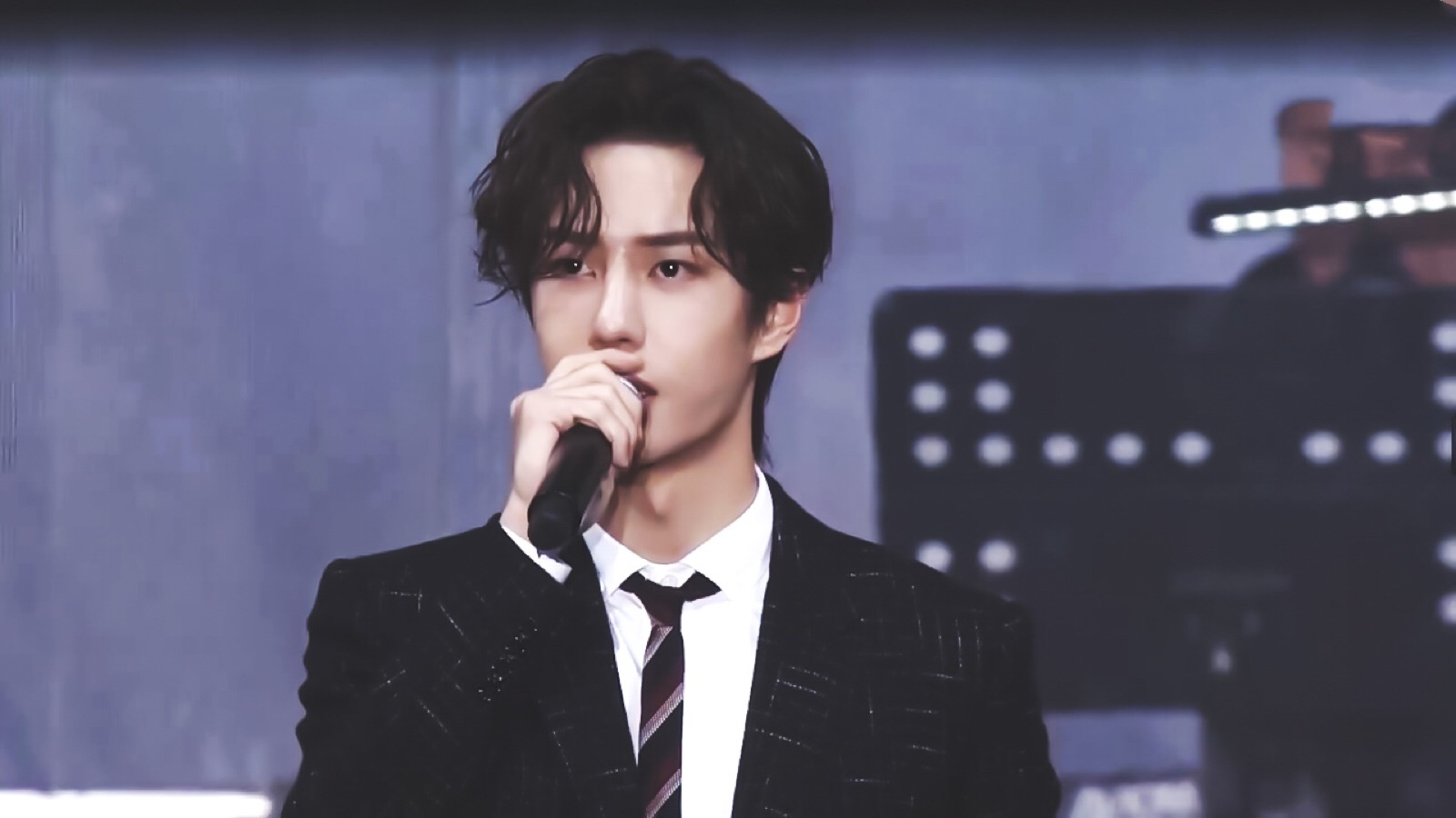 191102 陈情令南京演唱会 @uniq-王一博 cr:logo