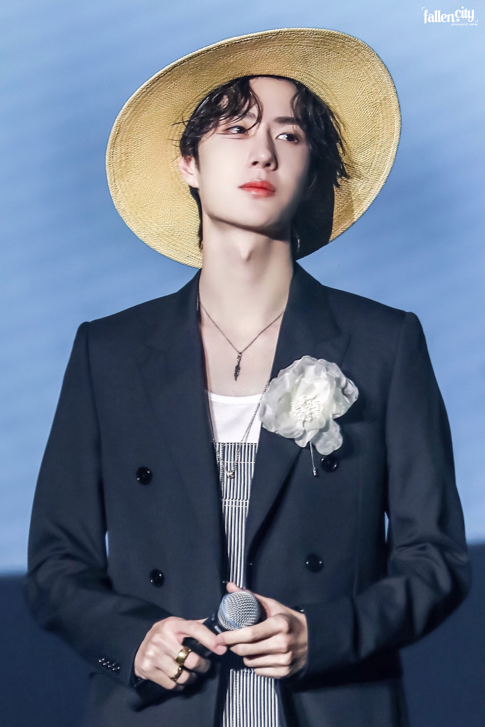 191102 陈情令南京演唱会 草帽博 @uniq-王一博 cr:logo