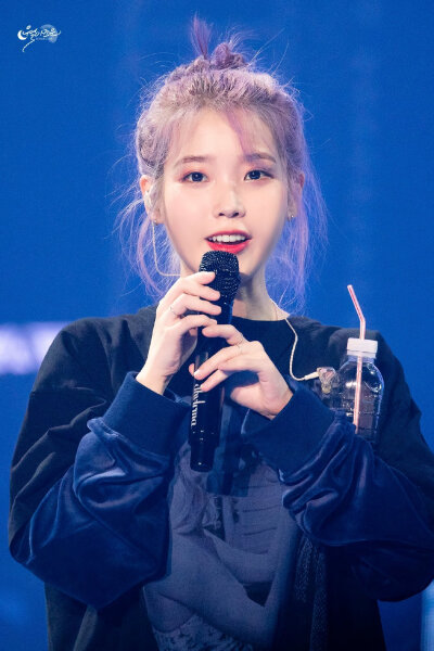 iu#演唱会#新专辑love,poem 百变发色 cr.wb