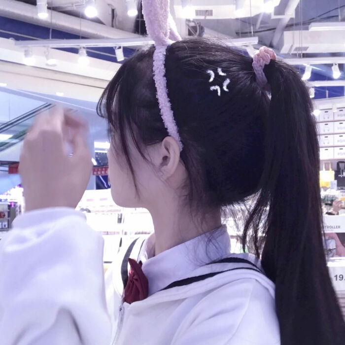 今夜我心头的月亮又被你打翻了.闺蜜头像