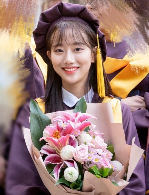 李娜恩 