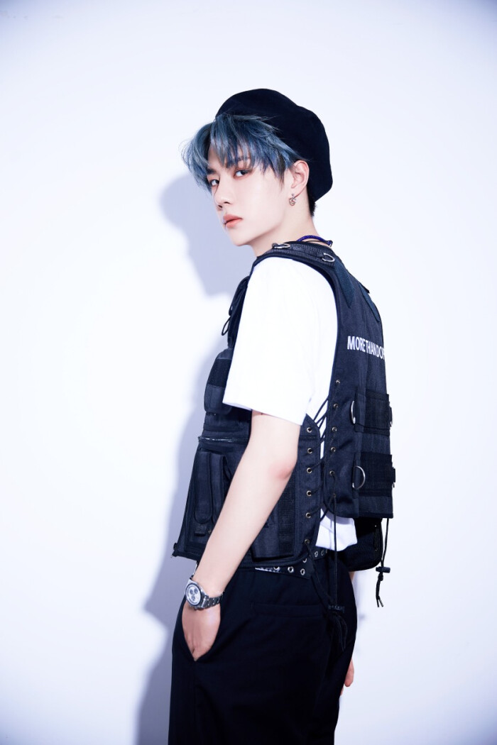 创造101 修图 @uniq-王一博 cr:logo