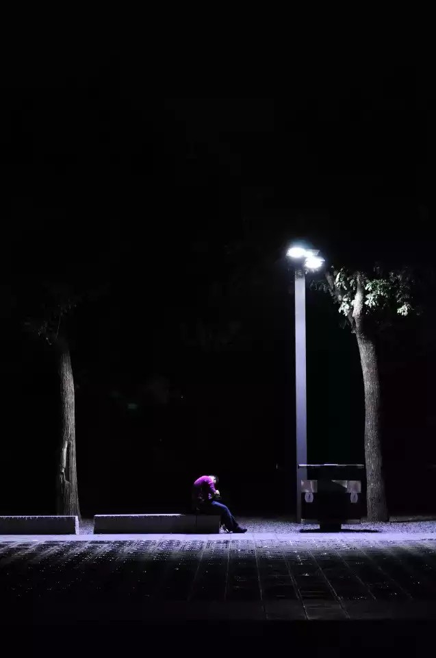孤灯影自残