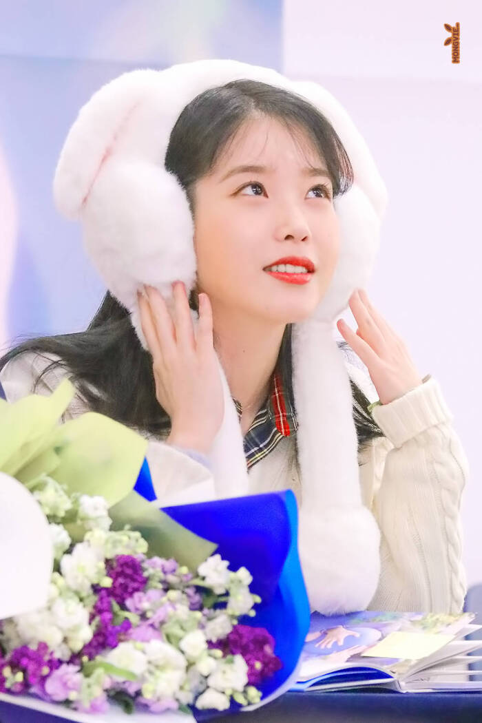 李知恩 iu cr.logo