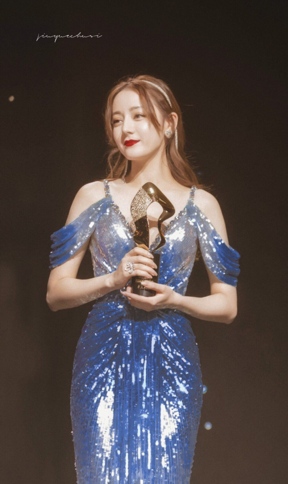 cr:-九月初肆- 饭修/迪丽热巴cosmo时尚美丽盛典