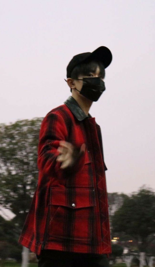 易烊千玺高冷的暖男