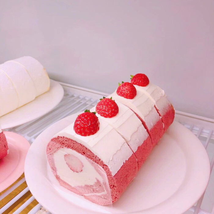 《strawberry cake》