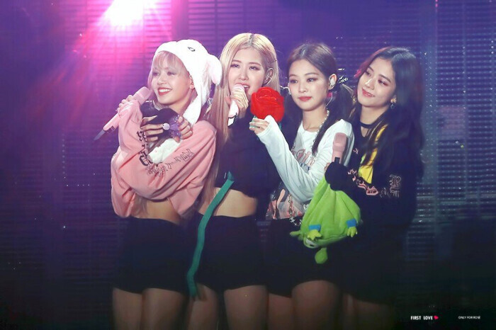 blackpink舞台照,朴彩英舞台 blackpink——集体照