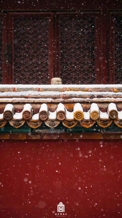 紫禁城【己亥冬月再雪】"蓦回头宫阙峥嵘,红墙隔雪未分明" 照片取自