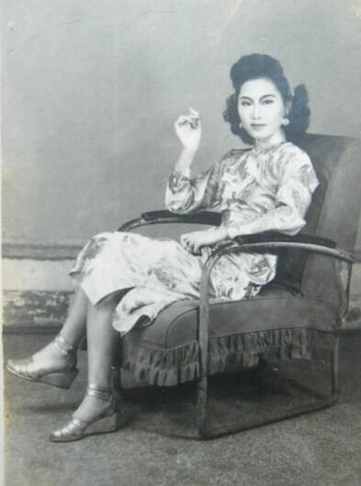 民国时期的旗袍女子.