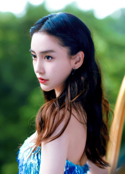 杨颖(angelababy),1989年2月28日出生于上海市,华语影视女演员,时尚