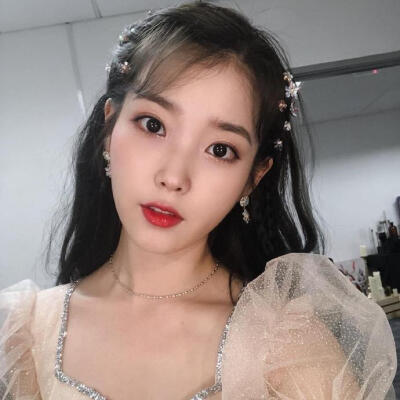 李知恩 iu 191222 ins更新