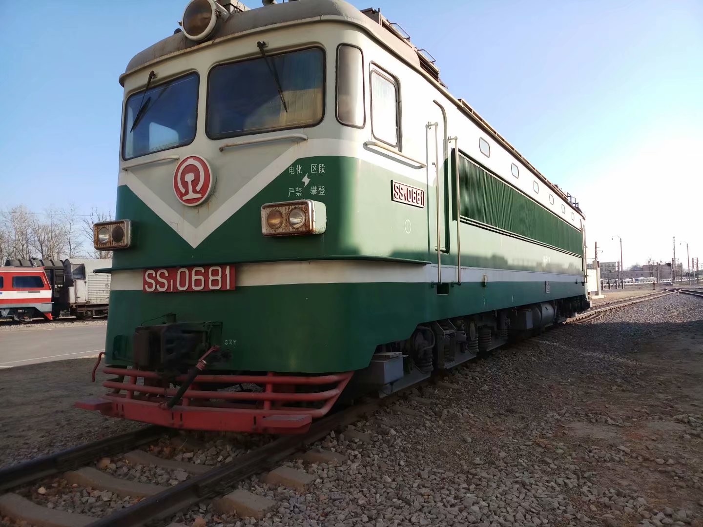 ss1型0681号机车(外号:芍药;现封存于北京铁道博物馆)