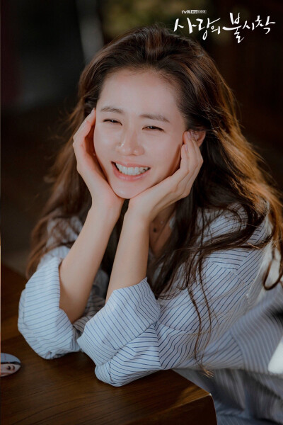 孙艺珍 ins:yejinhand