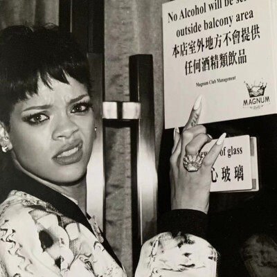 收集   点赞  评论  蕾哈娜 robyn rihanna fenty   0 2 娜苏姐姐