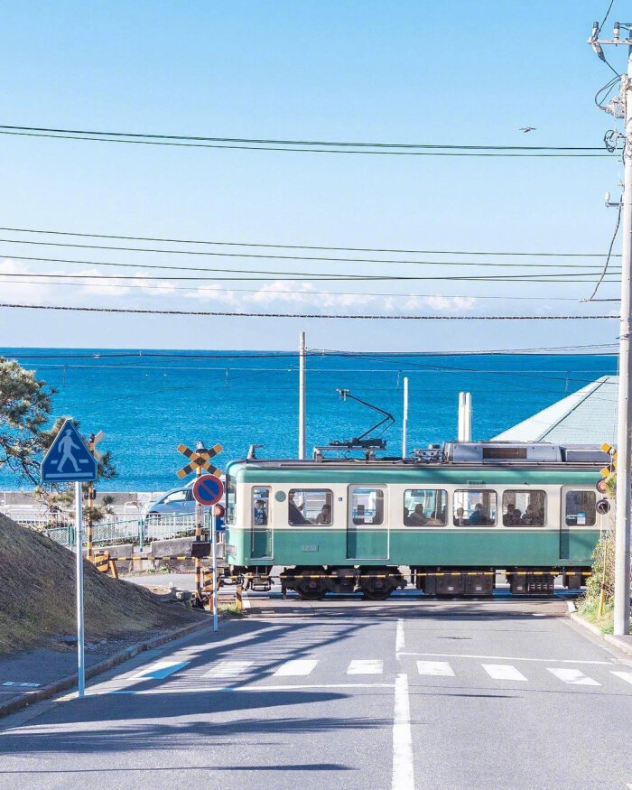 日本镰仓的大海与电车,向往的清新生活 #色彩温柔的镰仓