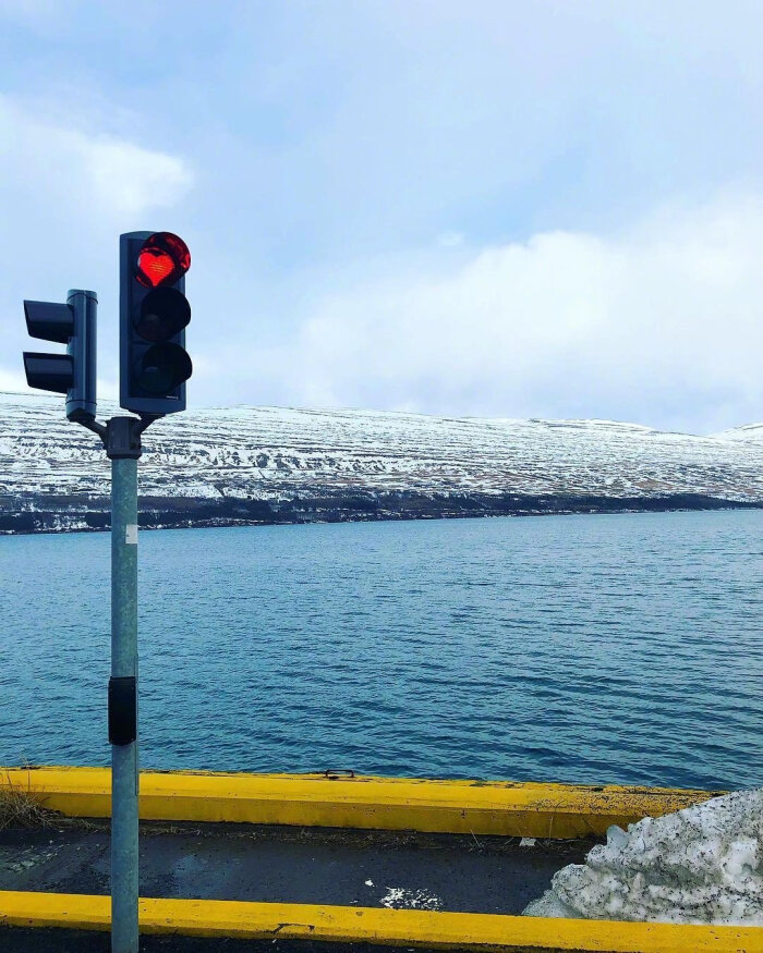 冰岛 akureyri的心型红绿灯