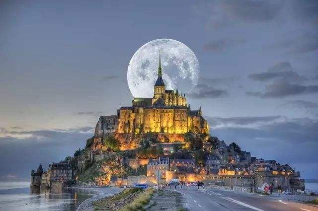 欧洲十大最美丽的古城堡 1,德国新天鹅城堡 2,法国圣米歇尔山城堡 3