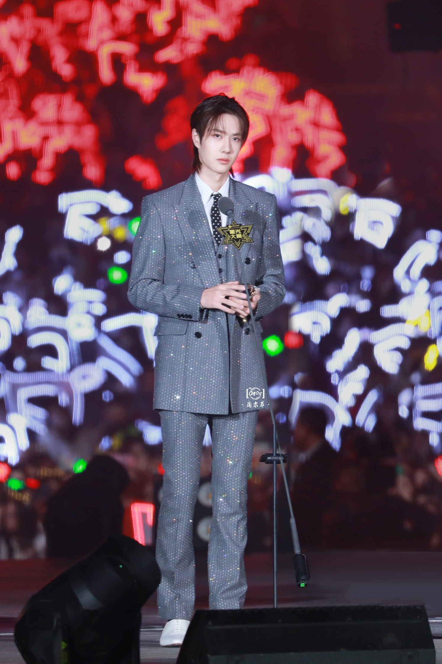 191228 腾讯星光大赏 @uniq-王一博 cr:logo