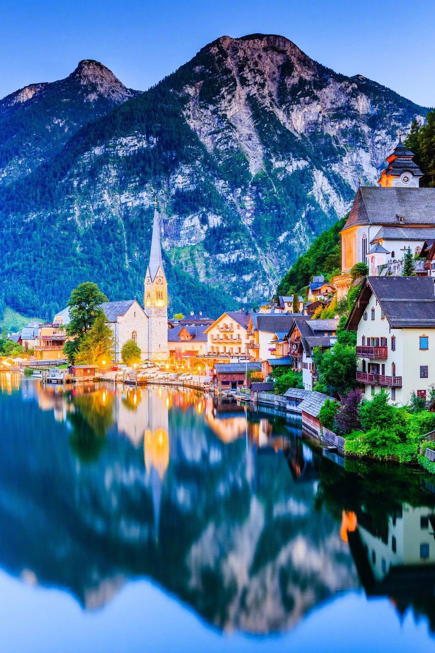 阿尔卑斯山的奥地利小镇