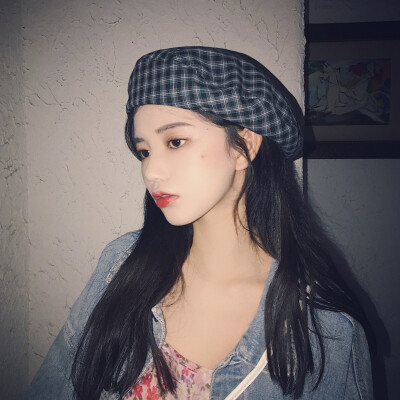 戴帽子女生