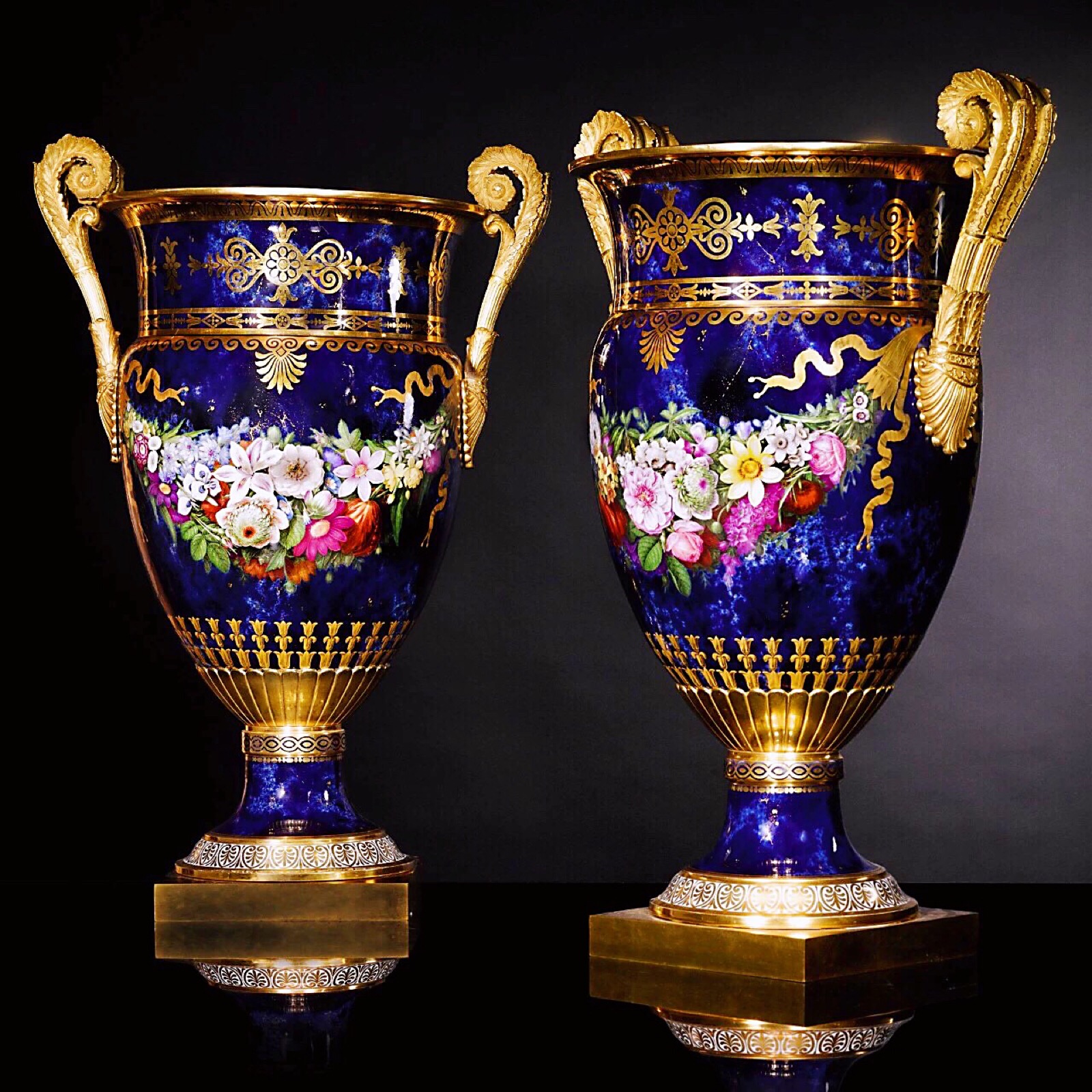 塞弗尔青金石蓝瓷釉鎏金花瓶一对 1816 堆糖 美图壁纸兴趣社区