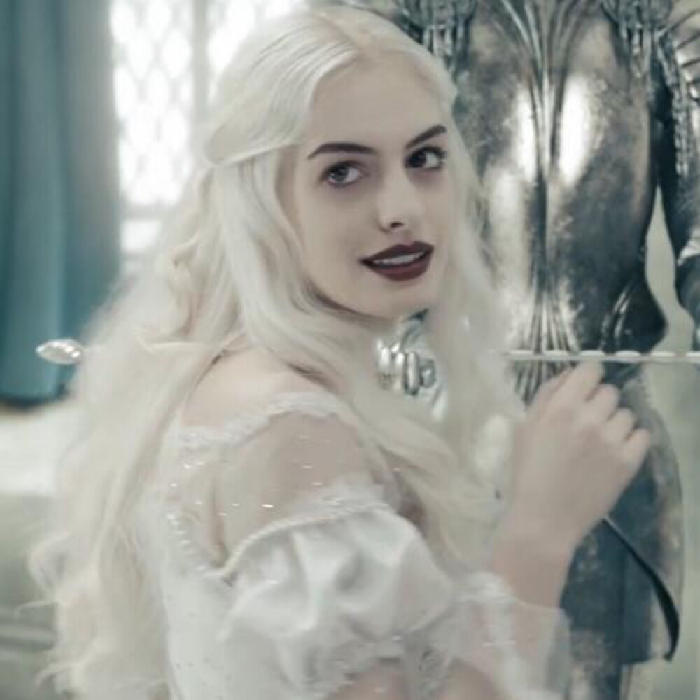 爱丽丝梦游仙境-白皇后安妮·海瑟薇