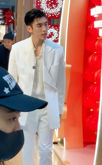王子异 