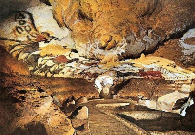 法国 尼奥洞窟《回头看的野牛》