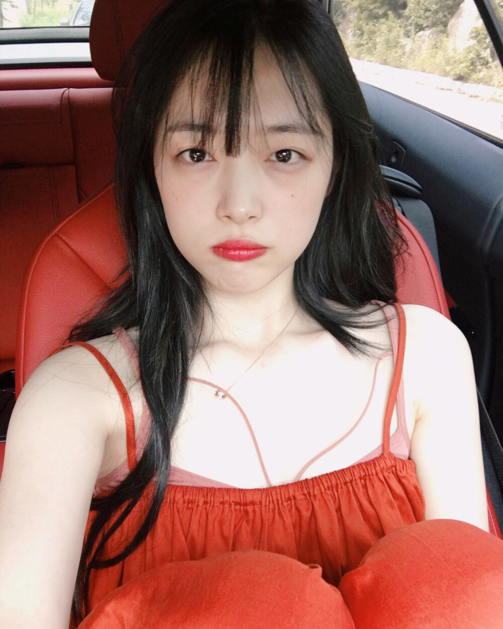 崔雪莉(sulli,,1994年3月29日—2019年10月14日),出生于韩国釜山,韩国