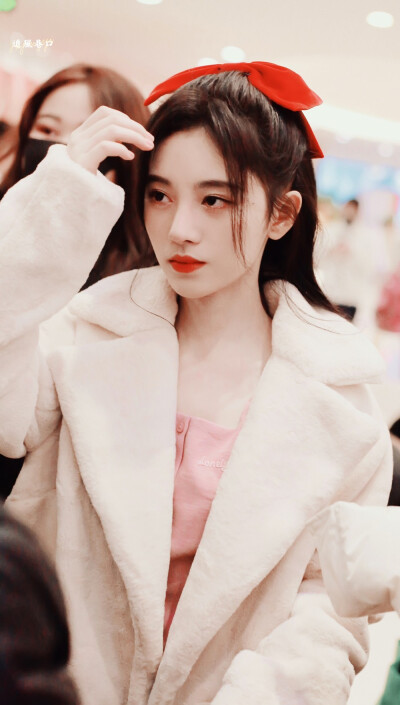 鞠婧祎春晚机场新图