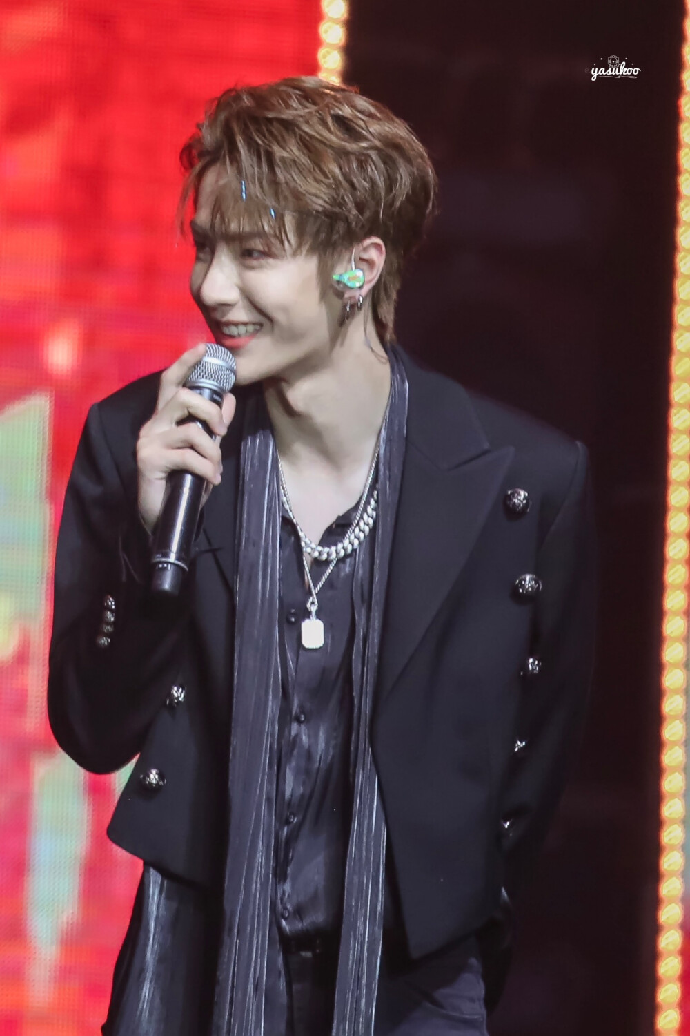 190602 乐华娱乐家族演唱会 @uniq-王一博 cr:logo