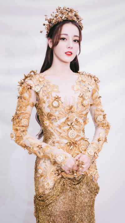 迪丽热巴金鹰女神节