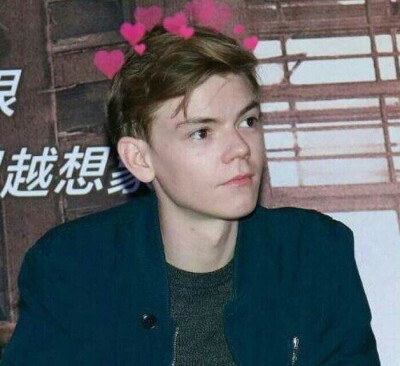 thomas sangster桑总^l)