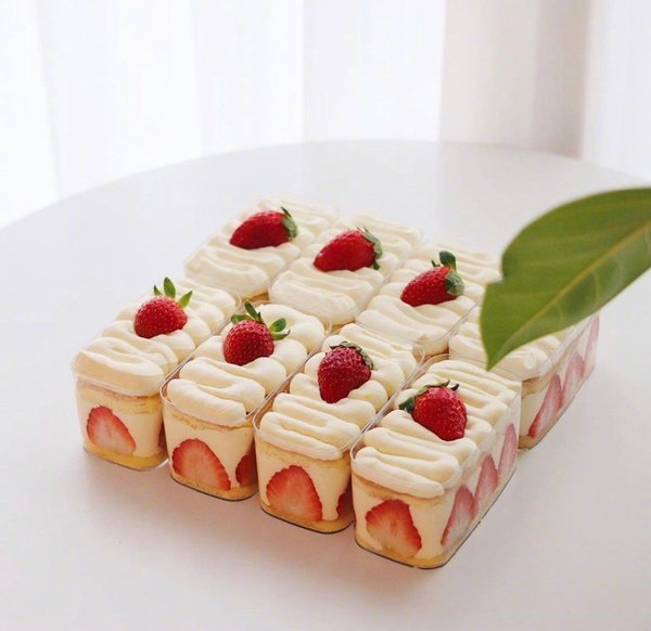 草莓杯子蛋糕-唯美图片-q友乐园