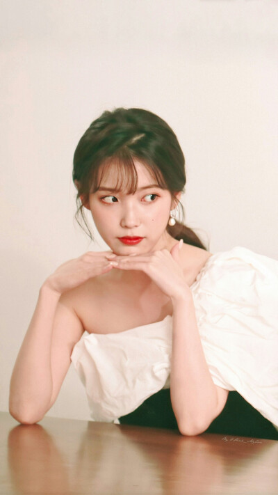 李智恩 iu 壁纸头像图片来自微博作者pink_myeun
