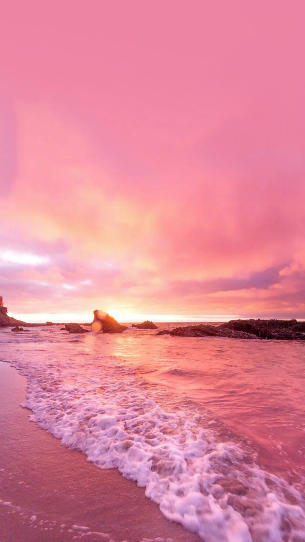 每一年的夏天都适合去看海 ,一半粉色的夕阳一半大海的蓝拼出完整的夏