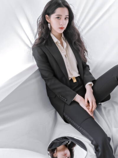 欧阳娜娜西装
