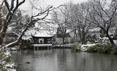 雪山修道六年成,云满长空雪满庭.