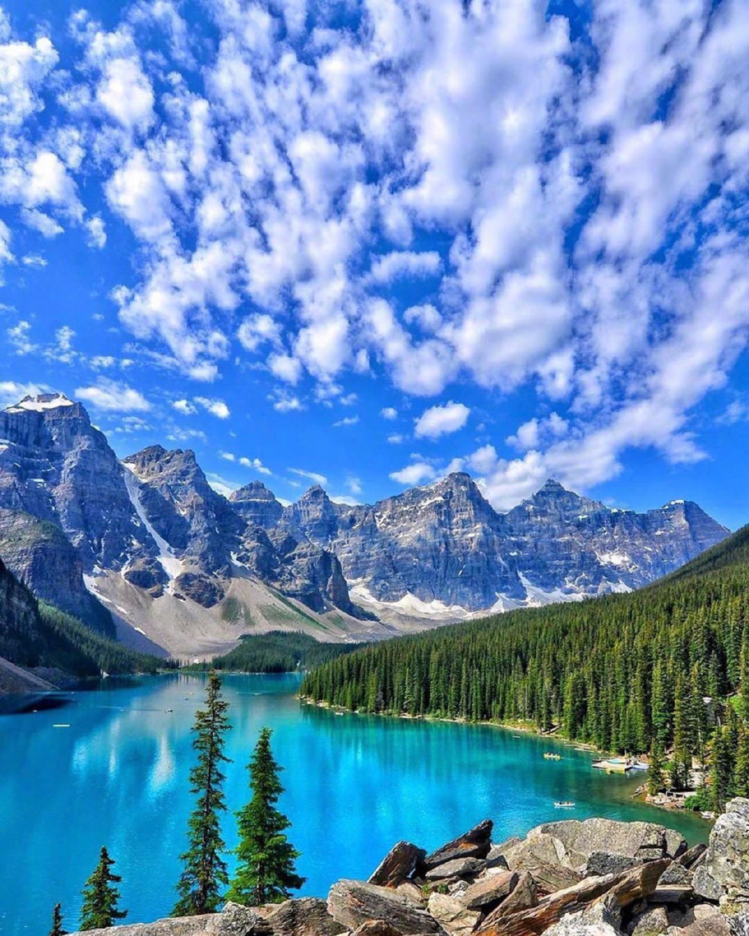 加拿大境内的落基山脉与美国境内的风景一样吗?