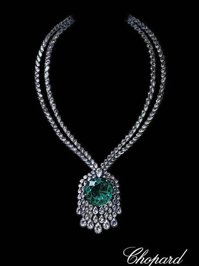 高级珠宝系列——"exceptional gemstones",以稀有贵重宝石为主要元素