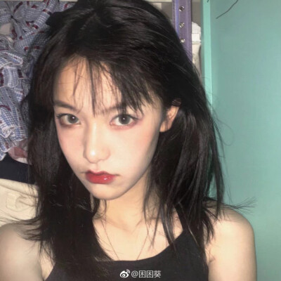 风情万种女生头像