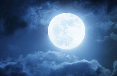 今天是中秋节,#中秋月亮# 最圆的时候,让我们以"月"为题玩组飞花令.
