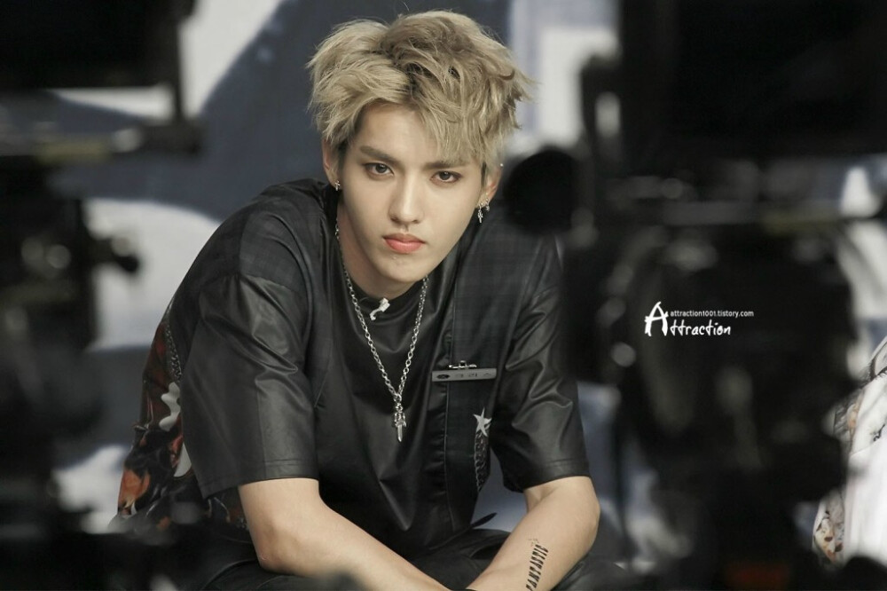 金发 眼线 吴亦凡 kris wu
