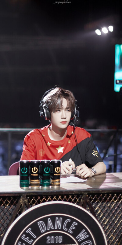 180817 kod街舞世界杯 修图@uniq-王一博(电竞博)cr:logo