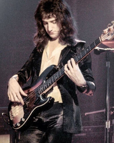 皇后乐队贝斯手john deacon