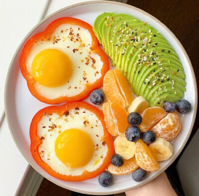 美食·减脂健康餐牛油果 水煮蛋煎蛋 水果